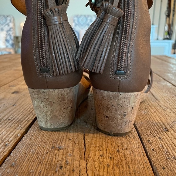 UGG Zoe Wedge Sandals Brown Leather Size 6 - Picture 6 of 10